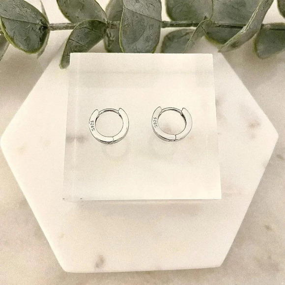 925 Sterling Silver Huggie Hoop Earrings Small Silver Hoops Minimalist Hoops - Picture 3 of 3